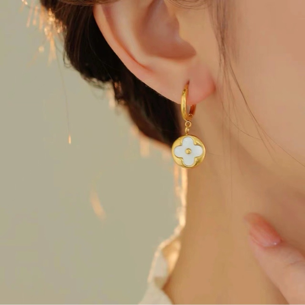 NEW💎:18K Gold Plated flora  Earrings*Mini Hoop Earrings*Floral Design*Dainty